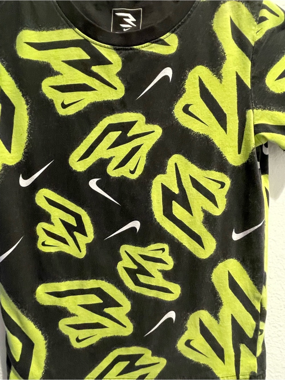 Nike Boys S Tee All Over Print Graffiti Swoosh Graphic Tee Black Neon Volt Green - Picture 5 of 6